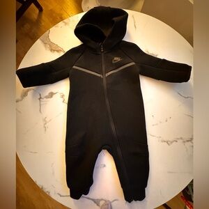 Baby Nike Tech Black Hooded Footie